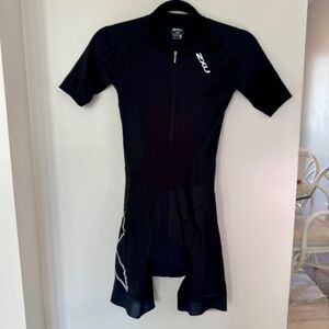 2XU Black with Silver graphics Tri Suit